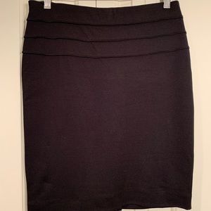 Jersey knit seamed pencil skirt